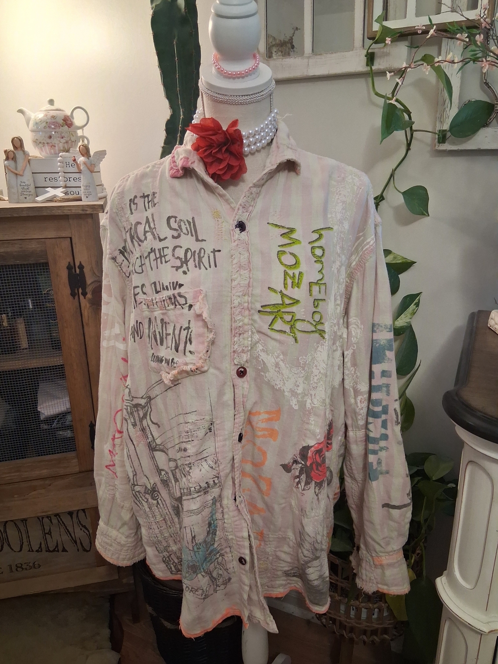 Magnolia Pearl Cream & Pink Distressed Button-Up Artistic Shirt